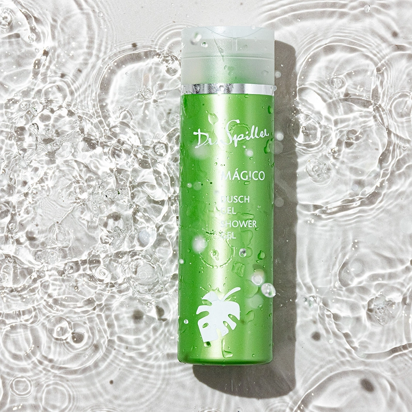 MAGICO shower gel lies in clear water