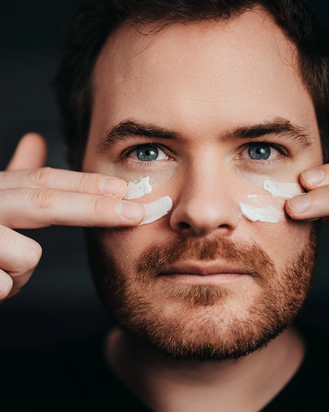 Man applies the Smart Aging Complex to his face