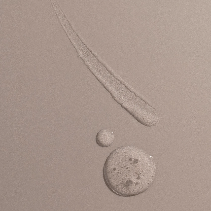 Close-up texture - Hyaluronic Power Seurm liquid, transparent texture