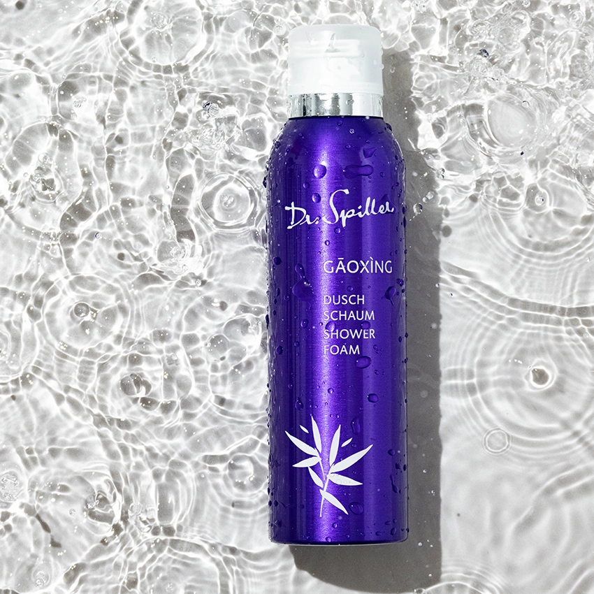 Gaoxing shower foam lies on clear water