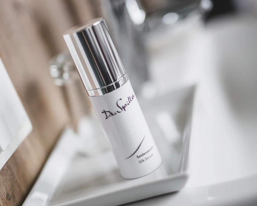 Dr. Spiller Seidenserum dekorativ platziert