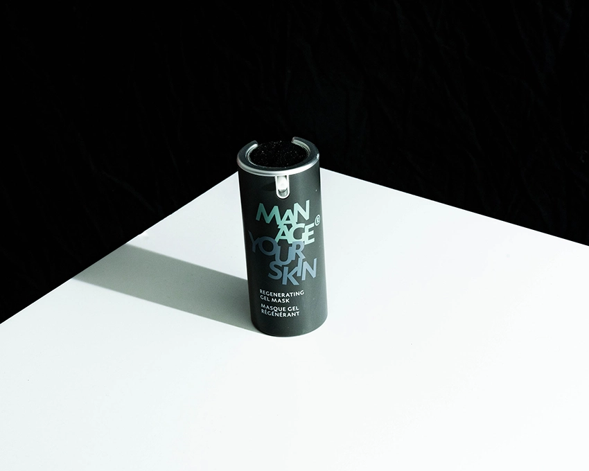 Regenerating Gel Mask dezent in Szene gebracht