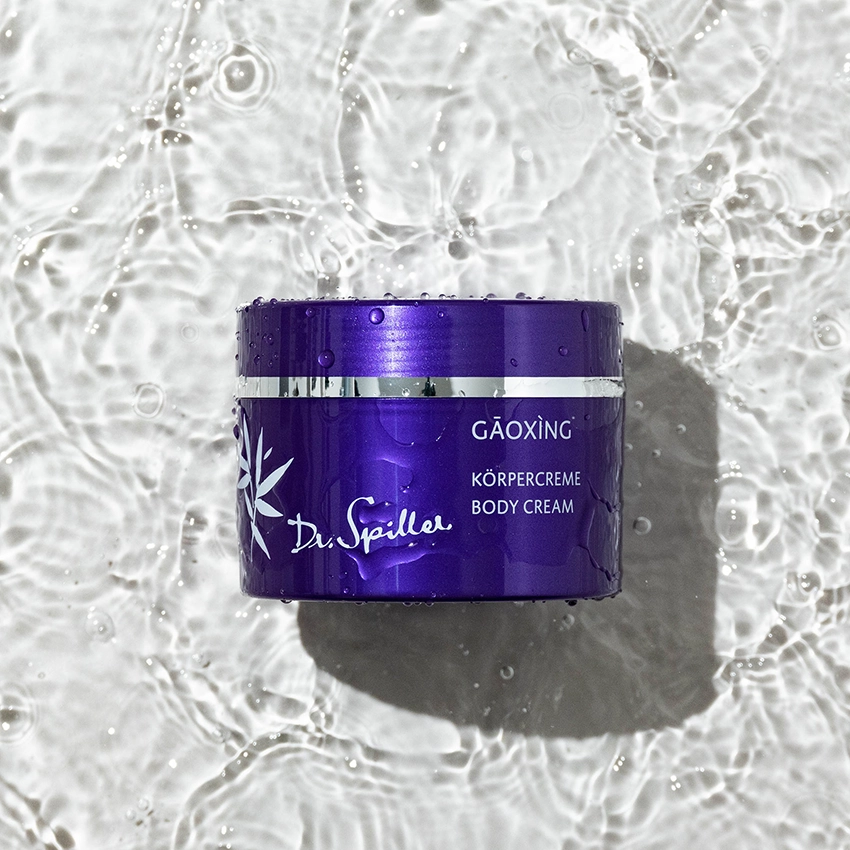 Gaoxing body cream lies on clear water